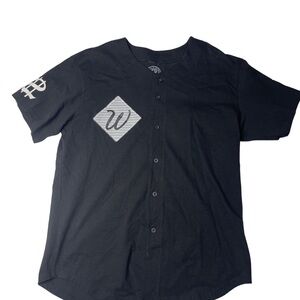 Black Baseball Jersey with Athletic Style and Logo